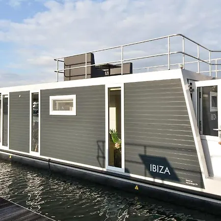 House Boat 船屋 4*
