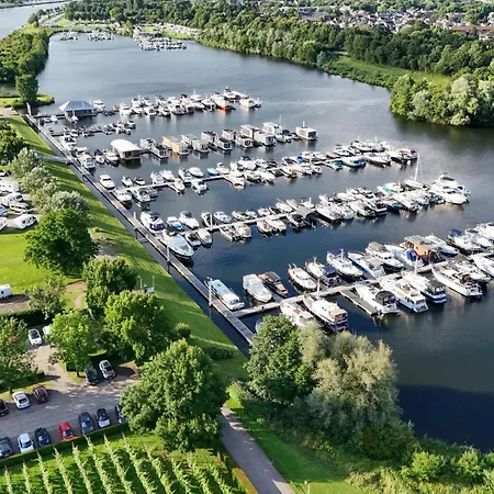 House Boat Bådhotel 4*