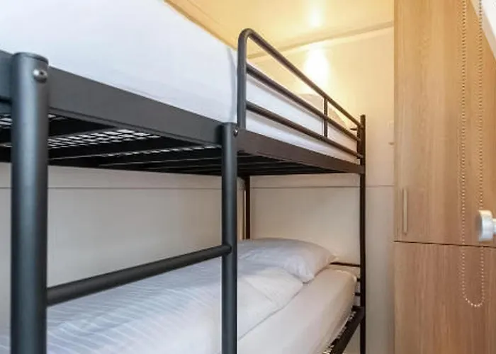 House Boat بوتيل