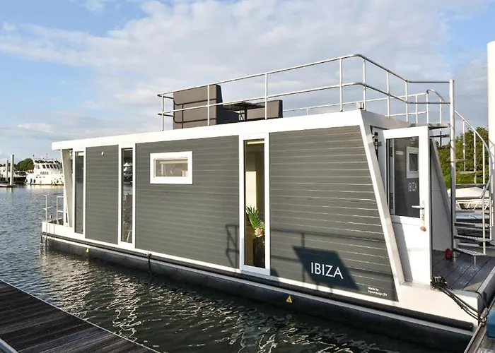 House Boat Botel 4*