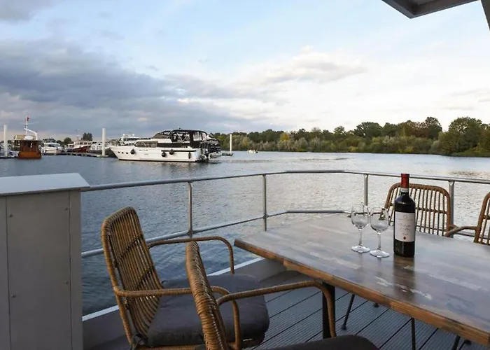 بوتيل House Boat ماسترخت