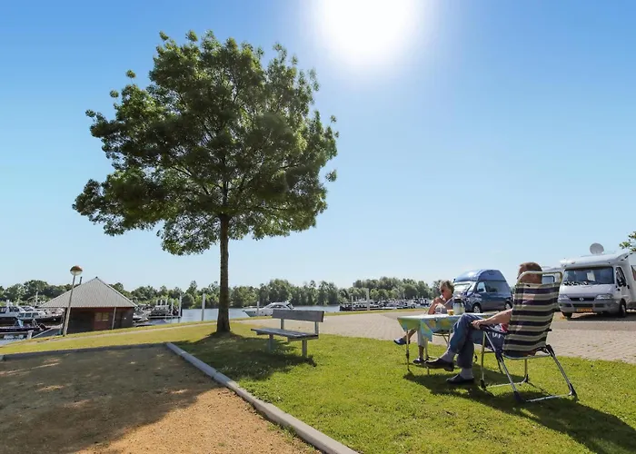 House Boat بوتيل