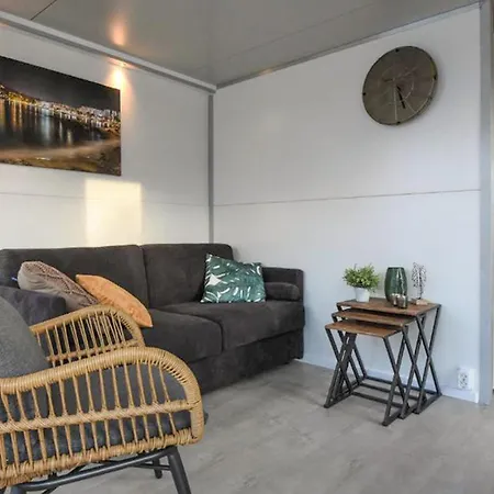 House Boat 4*